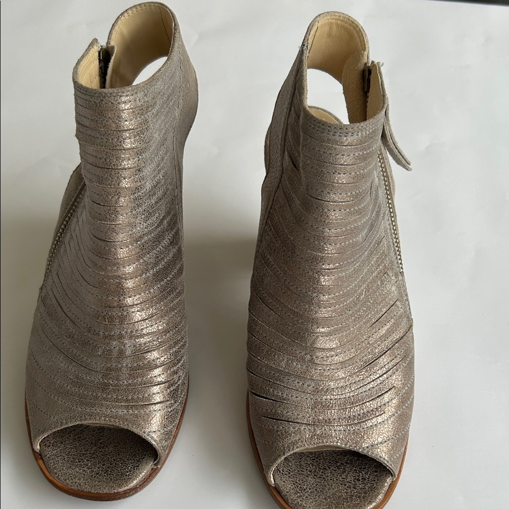 Paul Green Cayenne Metallic Silver Peep-Toe Heels